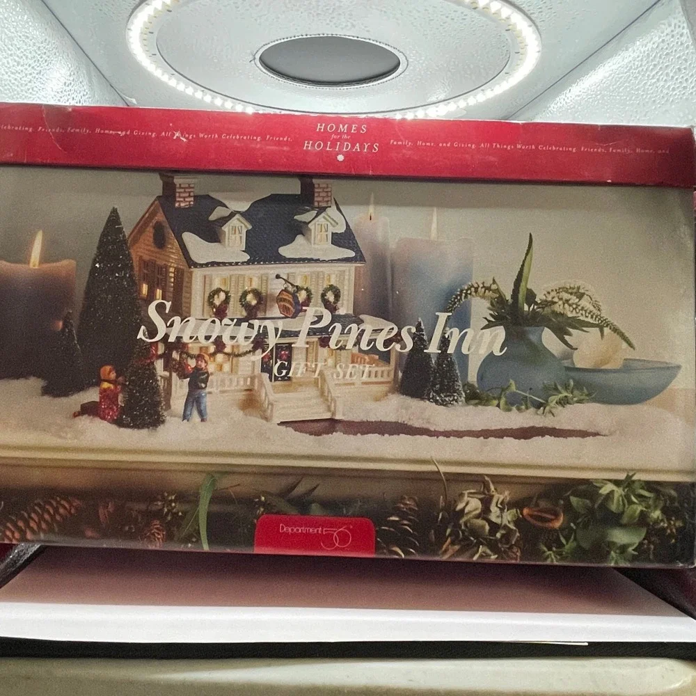 Department 56 Snowy Pines Inn Gift Set Snow Village 1998 Lighted House 56.54928